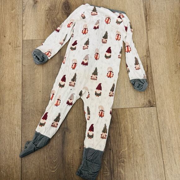 Little One Shop White Gnom Print One Piece Zip Up Pajamas Infants Size 6-12 Mo - Picture 3 of 4